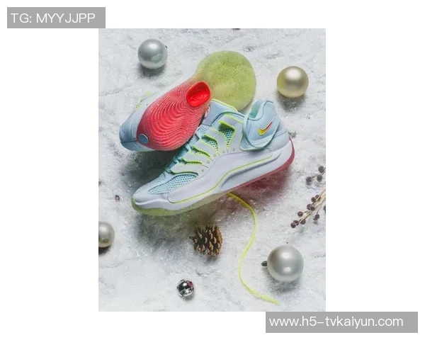 Nike推出多款圣诞特别配色球鞋詹姆斯库里杜兰特莫兰特文班代言款齐亮相